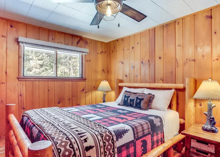 Eagle River Winter Cabin W/ Fire Pits & Trails