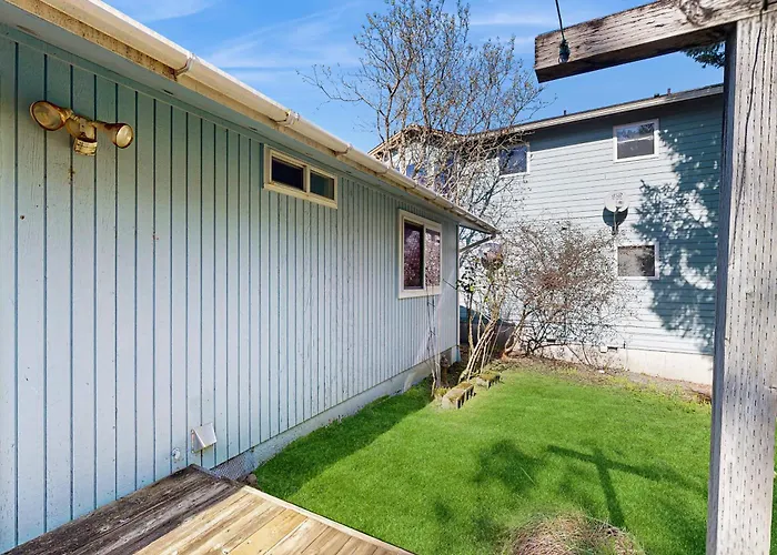 Cottage On Hemlock Street