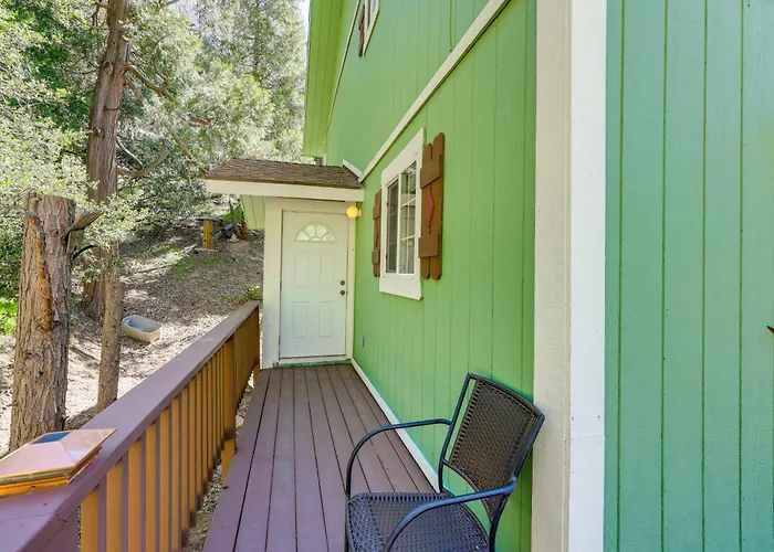 Remodeled Crestline Retreat: Walk To Lake Gregory!