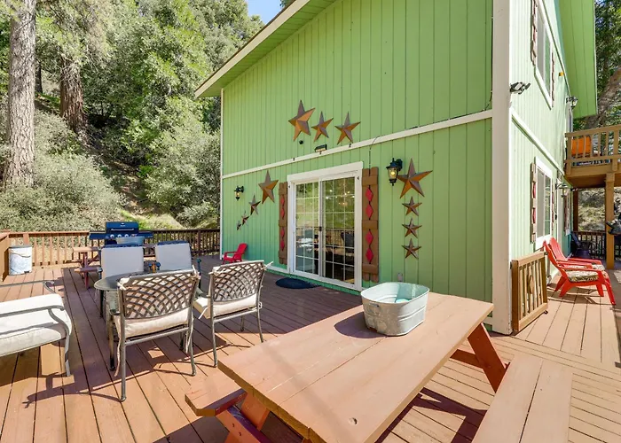 Remodeled Crestline Retreat: Walk To Lake Gregory!