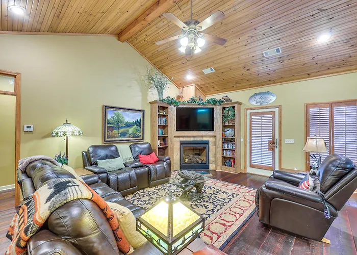 Private Dock: 'The River House' In Heber Springs!