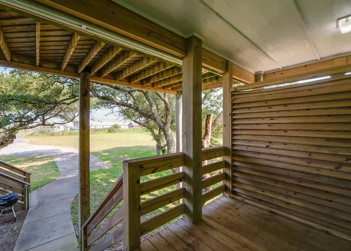 Quiet Hatteras Duplex With Decks ~ 1 Mile To Beach