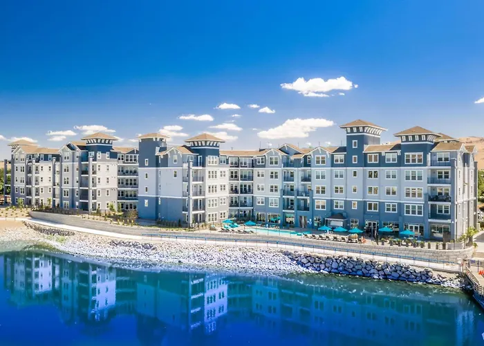 Sparks Marina 1Br Pool, Balcony & Waterfront