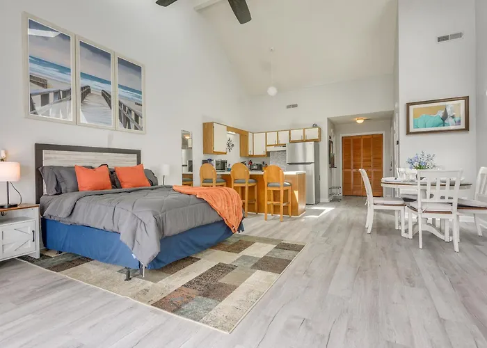 Baytree Golf Colony Studio ~ 5 Mi To Beach!