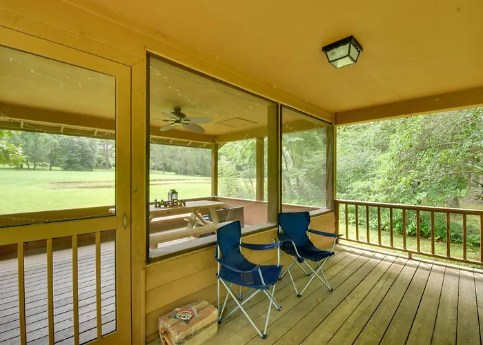 Grand Murphy Cabin W/ Fire Pit & Game Room!