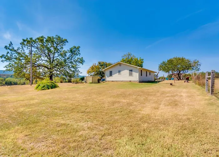 Charming Subiaco Getaway Near Arkansas River!