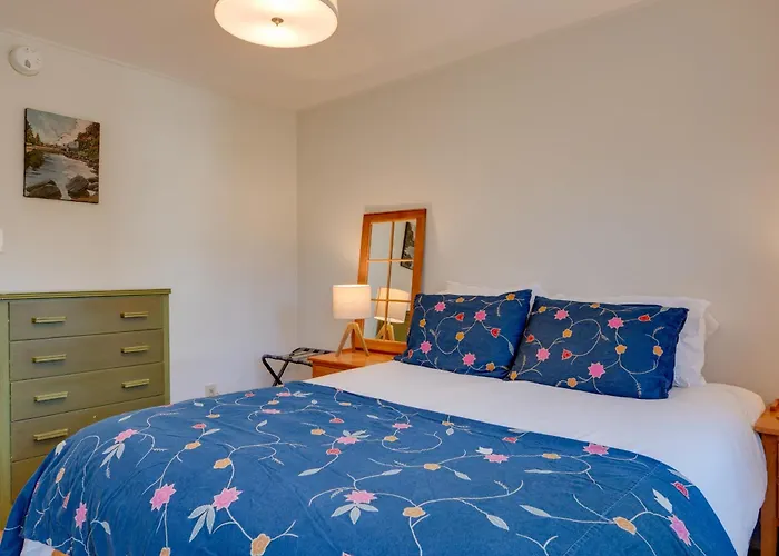 Walk To Village! Family-Friendly Gem In East Burke