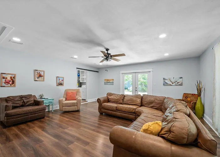 Peaceful Fairhope Retreat-Large Home On 1 Acre Lot