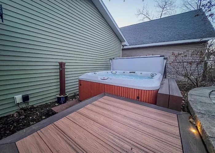 3Bed 2Bath Outdoor Oasis, Fenced Yard, Hot Tub!