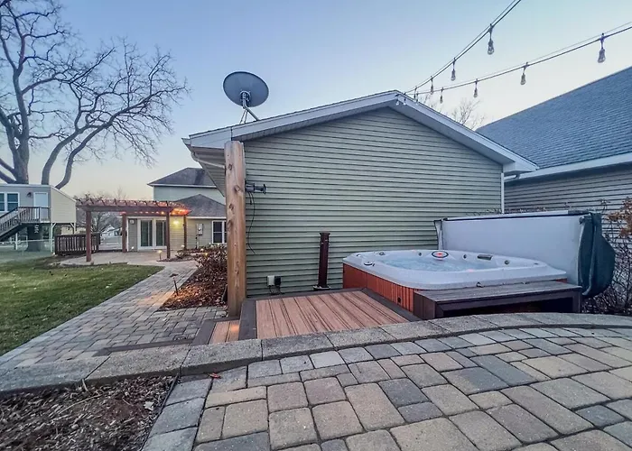 3Bed 2Bath Outdoor Oasis, Fenced Yard, Hot Tub!