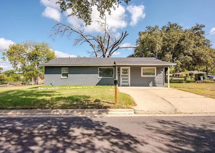 Remodeled 4Br 2Ba Steps From Georgetown Square