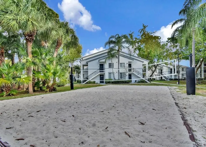 Elegant Deerfield Retreat Pool Free Parking