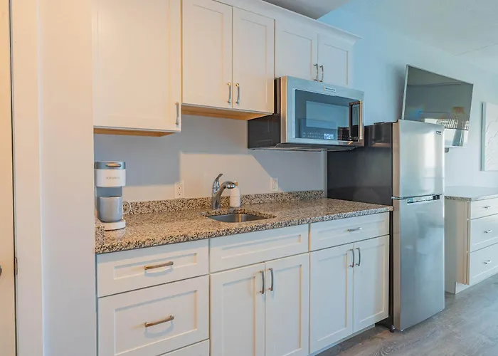 Hampton Tides-Ocean View-Top Floor With Balcony