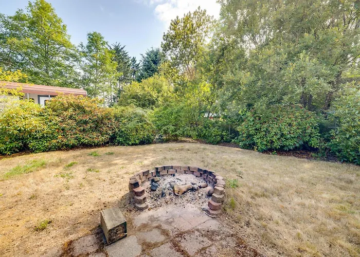 Pet-Friendly Ocean Park Rental W/ Outdoor Fire Pit