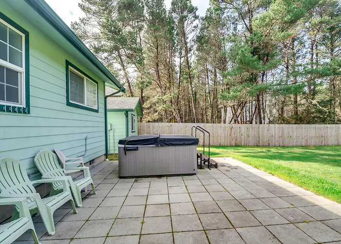 Pet-Friendly Westport Vacation Rental W/ Hot Tub!
