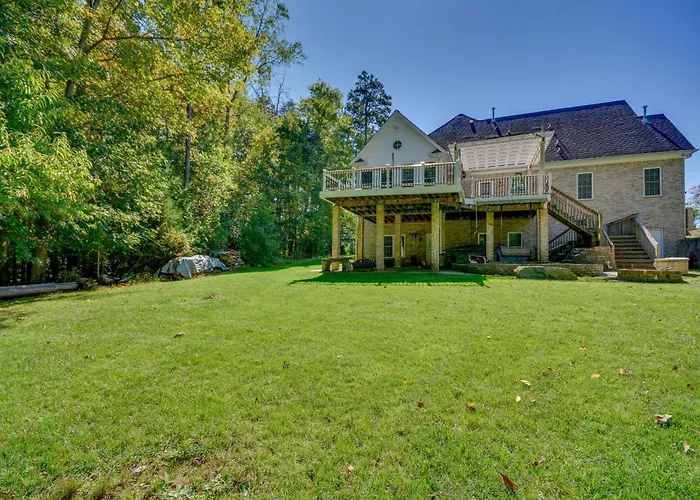 High Point Vacation Rental W/ Private Deck!