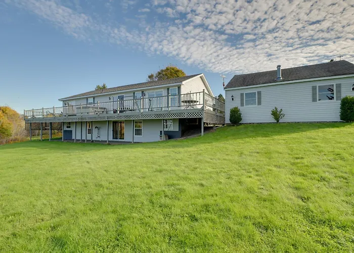 Maine Retreat W/ Ocean Views, Walk To Downtown!