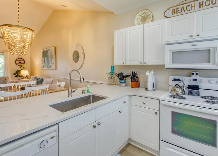 Resort Condo W/ Pool Access Near Barefoot Landing!