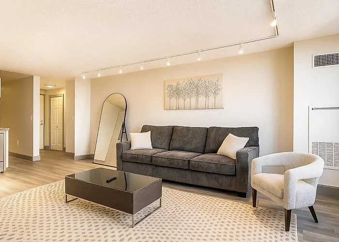 Modern Condo Dwntn Hartord Xl Center Gym