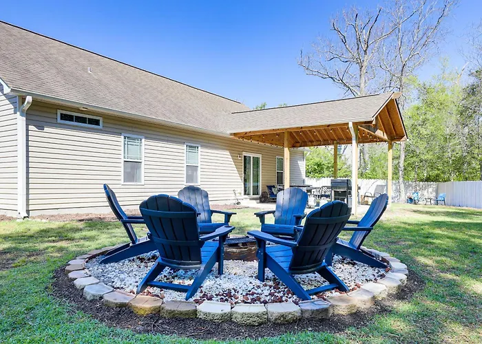 Sneads Ferry Home: Close To Beaches & Boat Ramp!