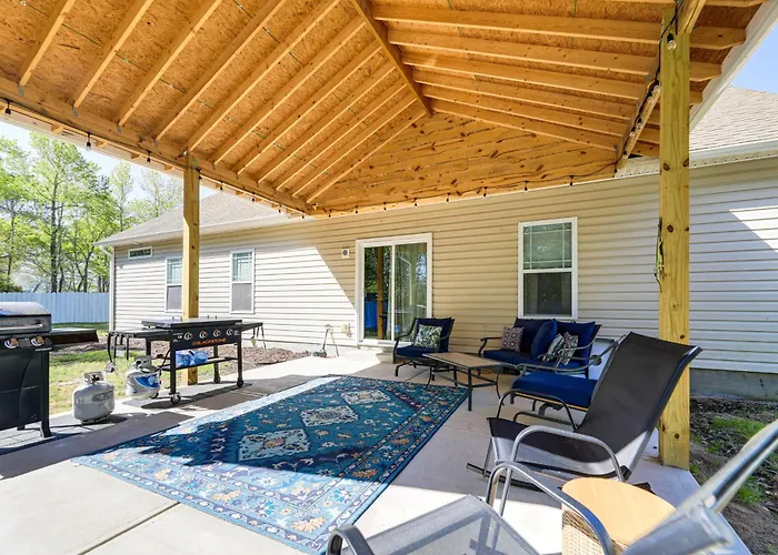 Sneads Ferry Home: Close To Beaches & Boat Ramp!
