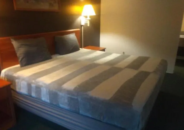 King Bed Hotel Studio 118