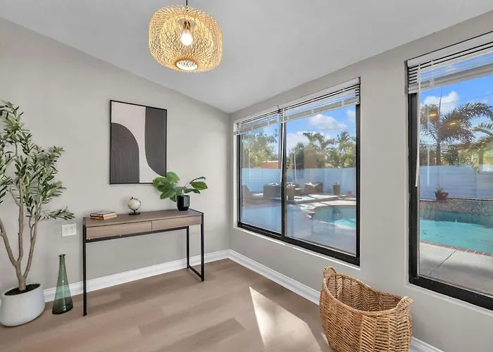 Newly Renovated - Sunny Family Haven In Pompano