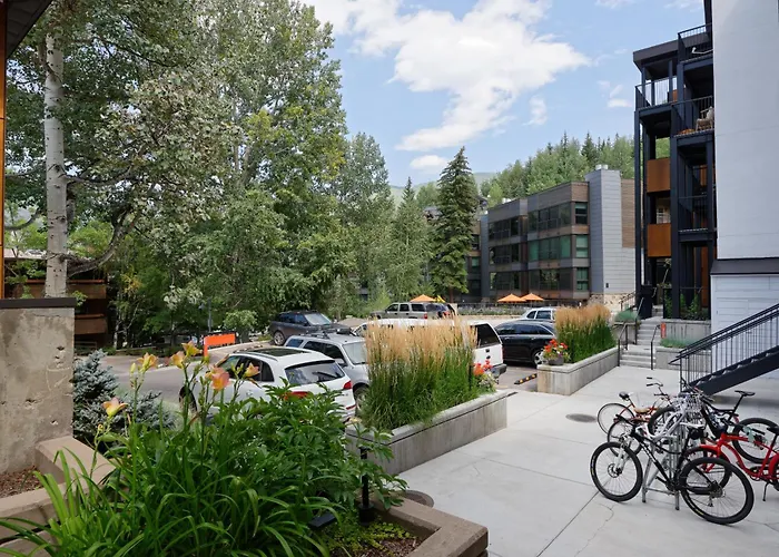 Stunning Ski In-Ski Out Condo With Pool & Hot Tub
