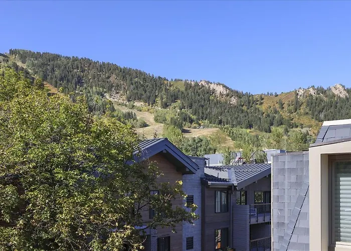 Lovely Aspen Condo With Mountain Views & Hot Tub