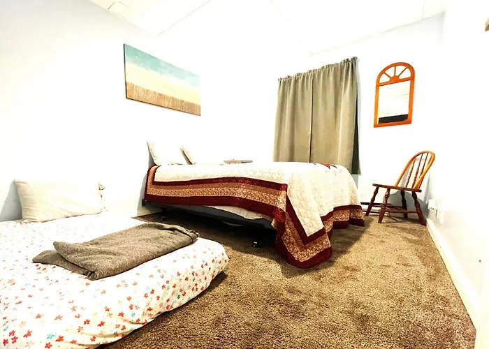 Pontiac - Secluded Backyard, Pet Friendly