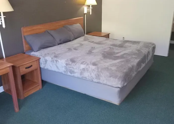 King Bed Hotel Studio 104