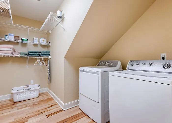 Pet Friendly - Cozy Nut Shell