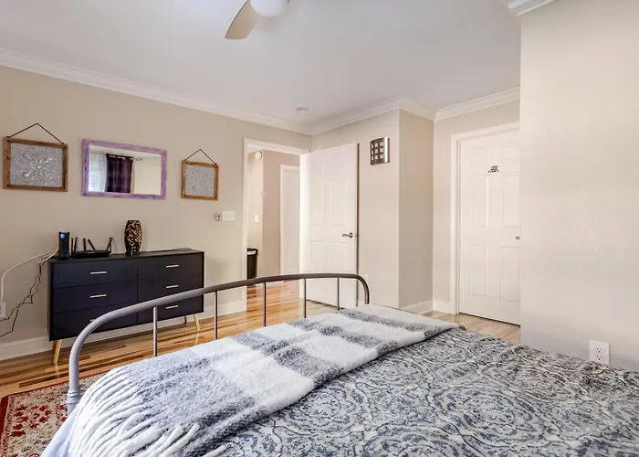 Pet Friendly - Cozy Nut Shell