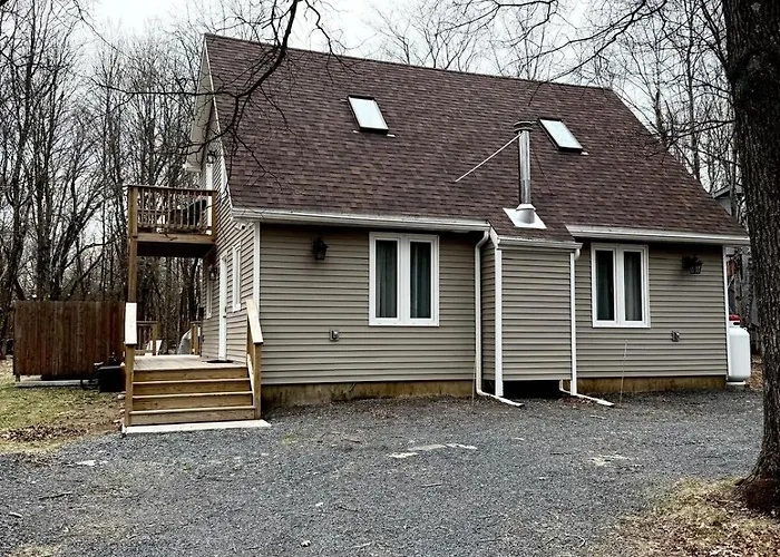 Pocono Chalet,Hot Tub,Arcade,Fireplace, Lake,Pool, Pet Friendly, Near Jim Thorpe No Extra Fees To Use Amenities