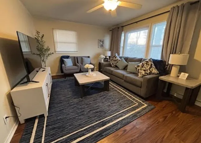 Charming 3 Bed 1 Story Home Near Naval Base