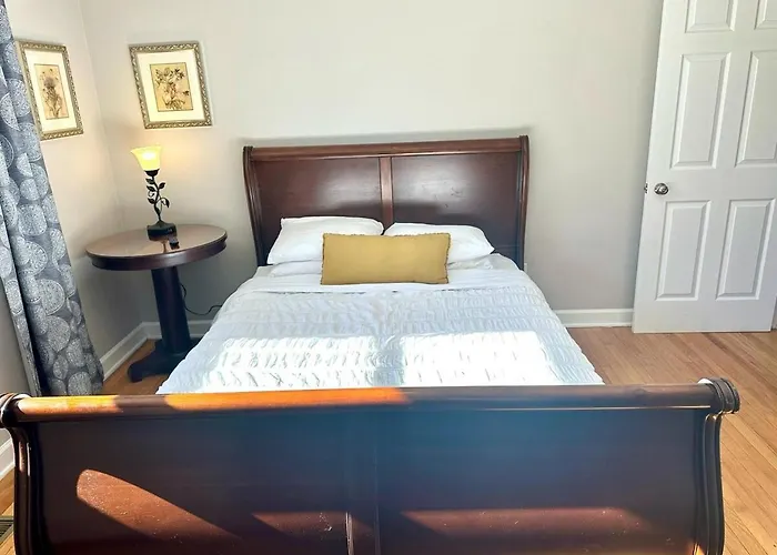 Humble Family Escape With Ping-Pong, Near Downtown Hickory