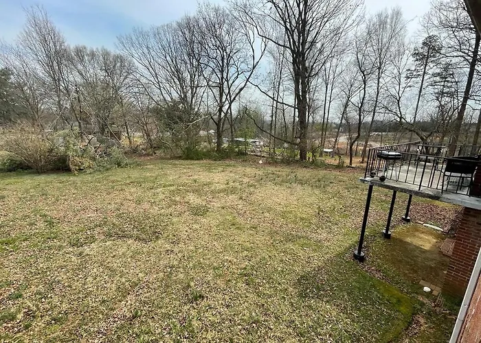 Humble Family Escape With Ping-Pong, Near Downtown Hickory