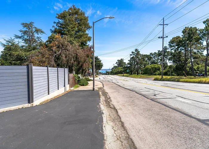 Monterey Surf Inn