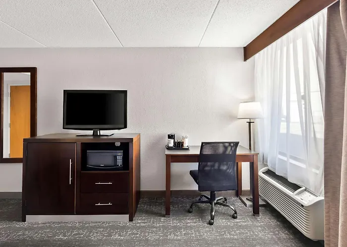 Best Western Luxbury Inn Fort Wayne