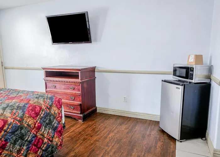 Day & Night Inn