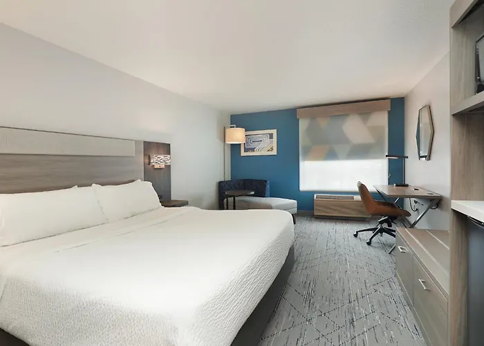 Holiday Inn Express Hotel & Suites Milwaukee-New Berlin By Ihg