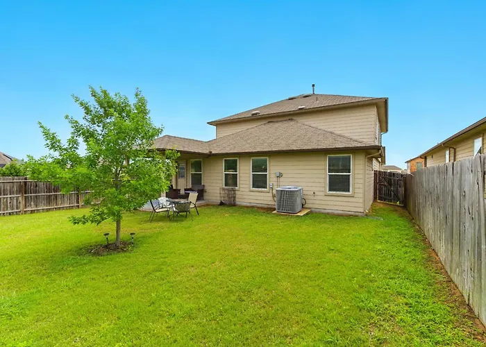 5 Bedroom Luxurious Retreat In Schertz, San Antonio