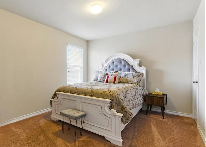 5 Bedroom Luxurious Retreat In Schertz, San Antonio