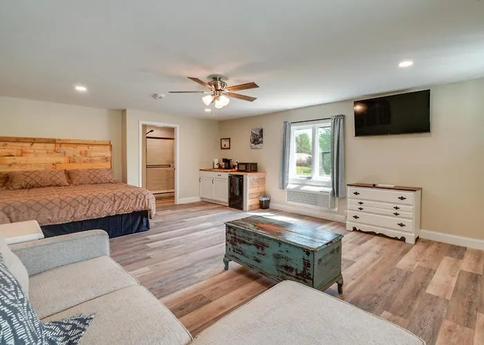 Studio Stay W/ Deck In Missouri Wine Country