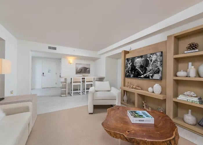 1 Hotel & Homes Private Luxury Suites