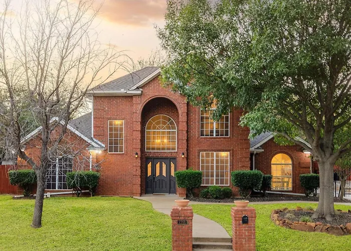 Luxurious 5 Bedroom Retreat With Pool