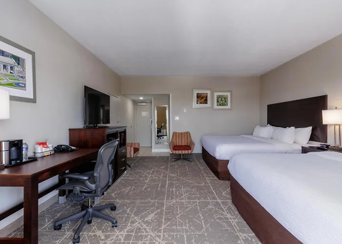 Orangewood Inn & Suites Kansas City Airport