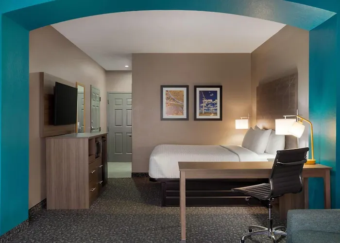 La Quinta By Wyndham Shawnee