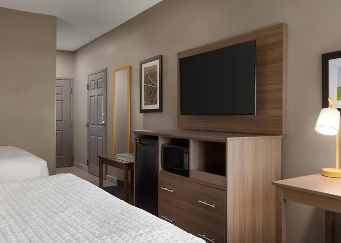 La Quinta By Wyndham Shawnee