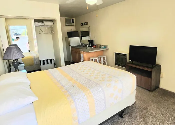 Twin Lakes Inn